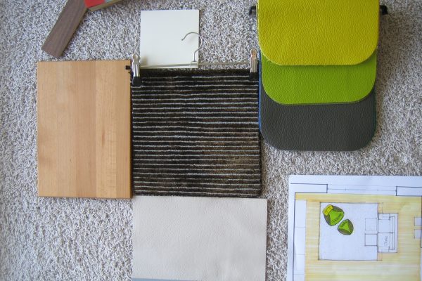 Materialcollage mit Teppich
